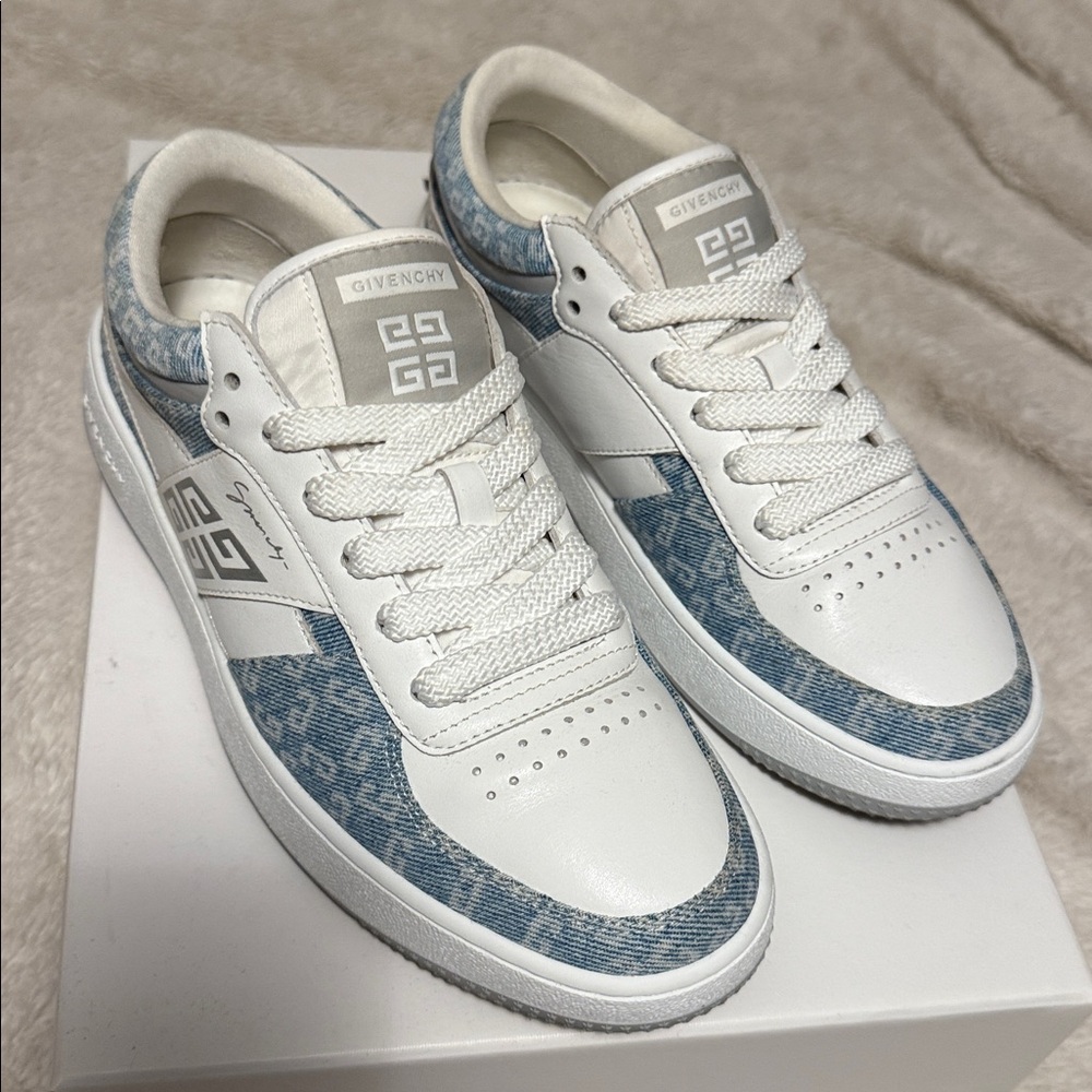 Givenchy Sneaker - Picture 2 of 11